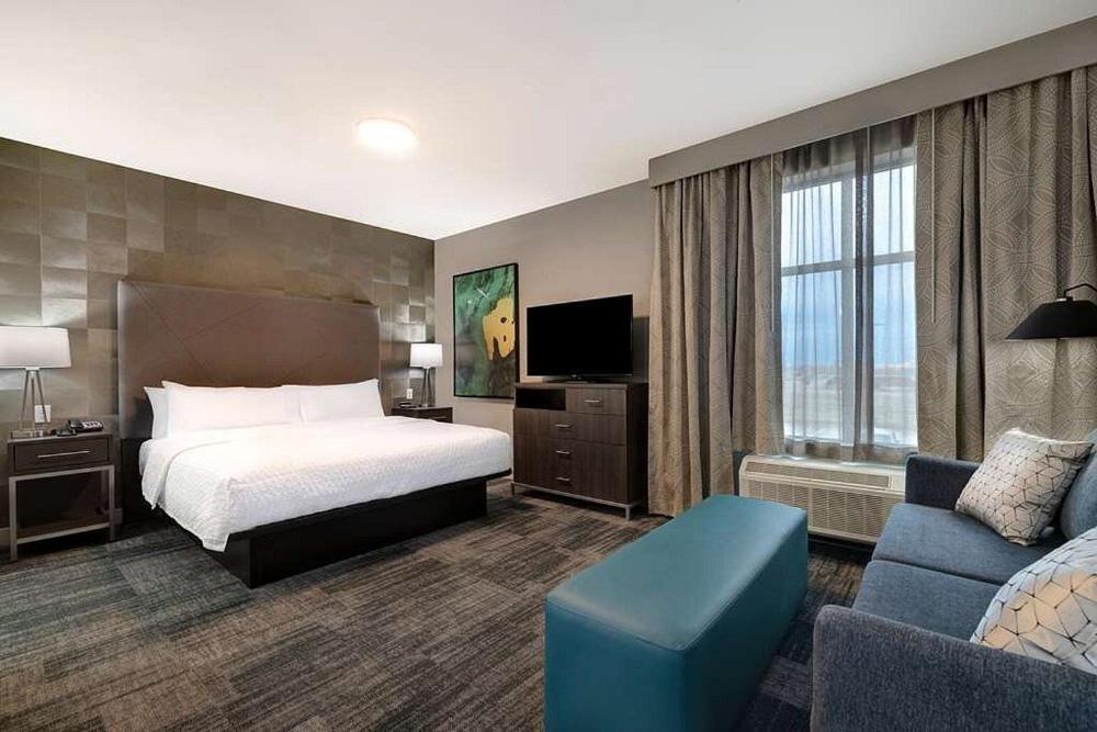 STUDIO, KING BED, ACCESSIBLE