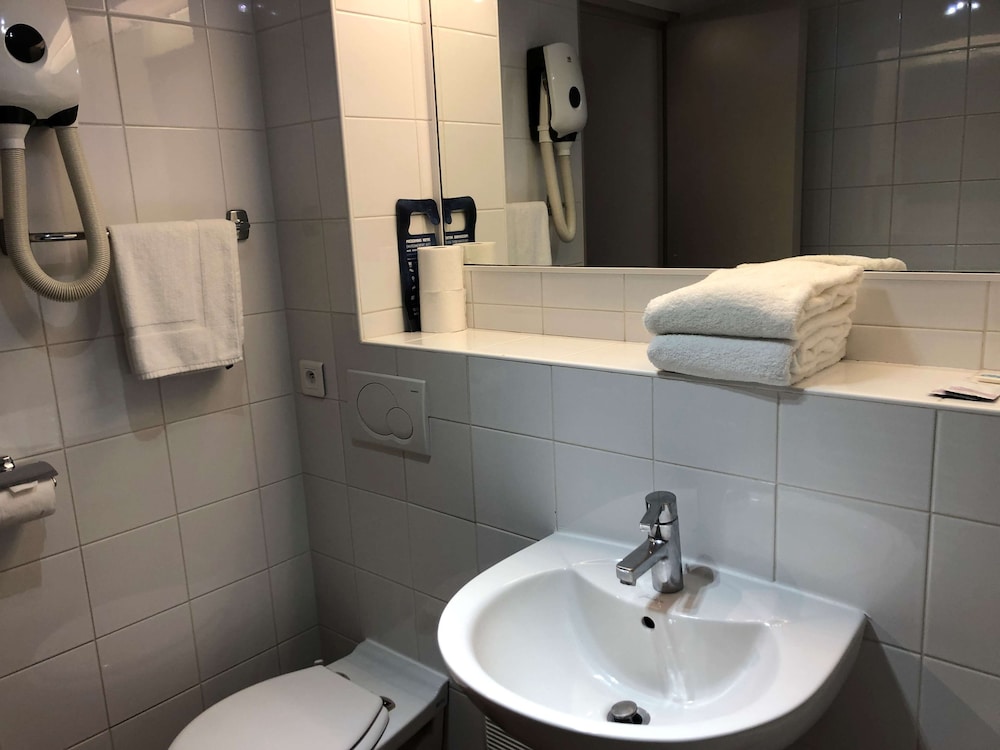 Kyriad Chantilly Nord Saint Maximin 40/42