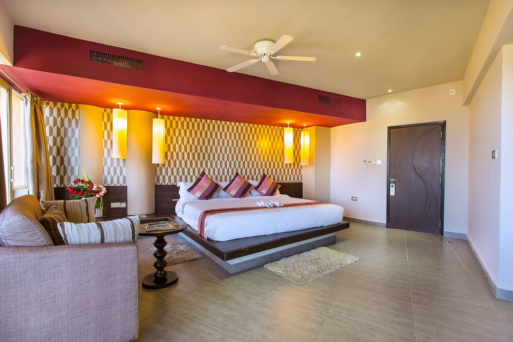 Bliss Resort 12/50