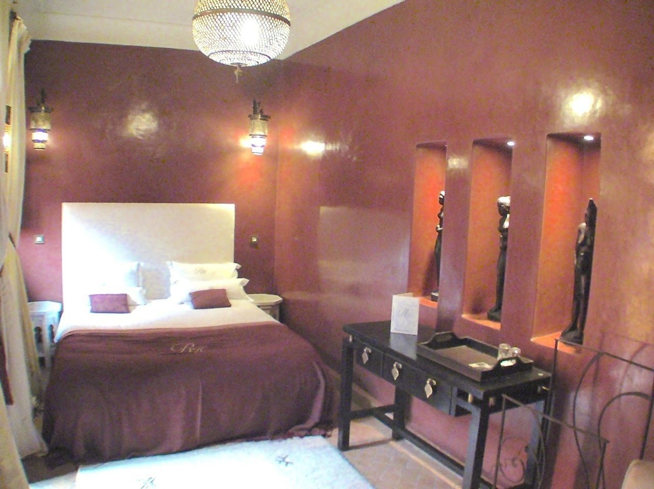 SUPERIOR, QUEEN BED