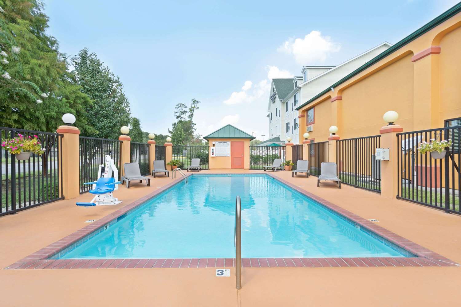 Super 8 by Wyndham Covington LA 8/12