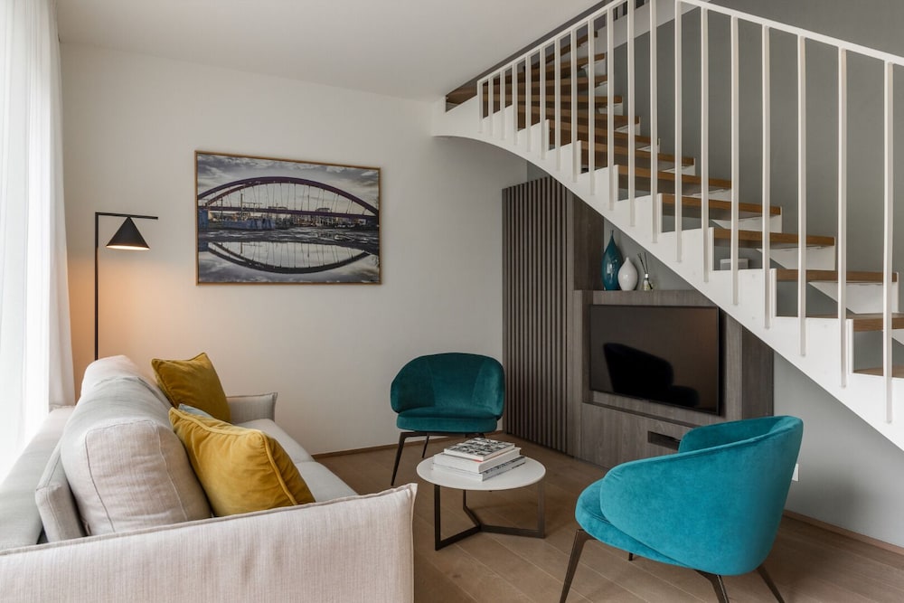 Central City Luxury Residence 29/50