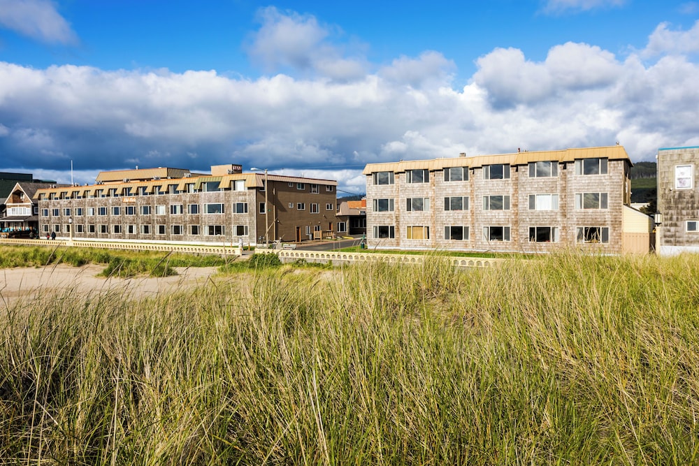 Ebb Tide Oceanfront Inn 67/73