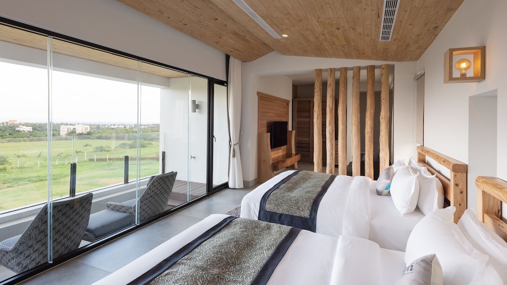 MEZZANINE, LOFT, PANORAMIC, 2 QUEEN BEDS, BALCONY