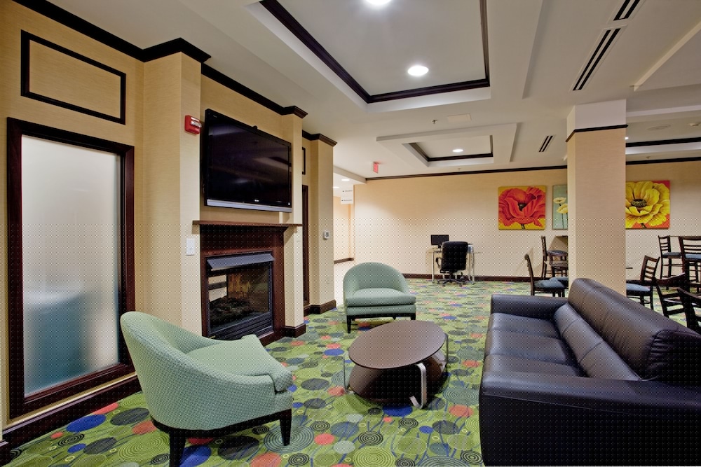 Holiday Inn Express Hotel and Suites Raleigh Sw Nc State 44/80
