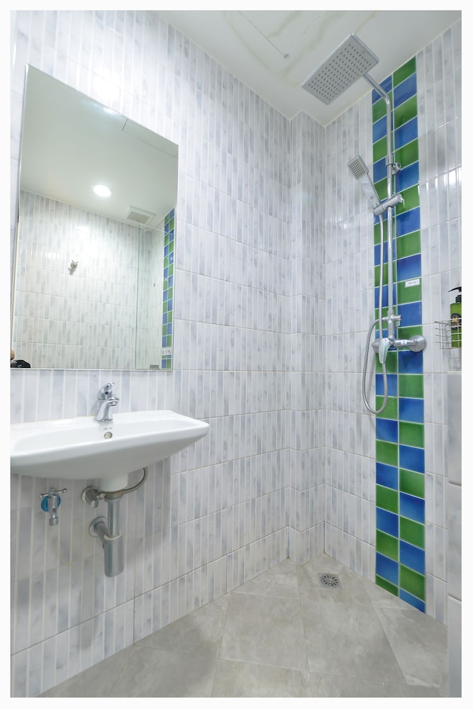 4M Pratunam Hotel 10/57