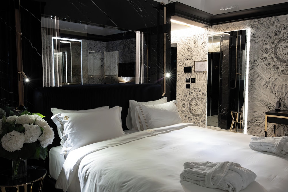 Bra Hotel 9/47
