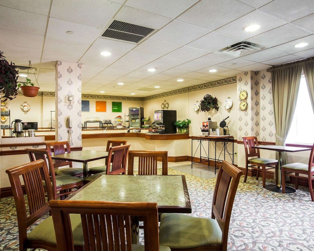 Comfort Inn & Suites Hawthorne NY 57/72