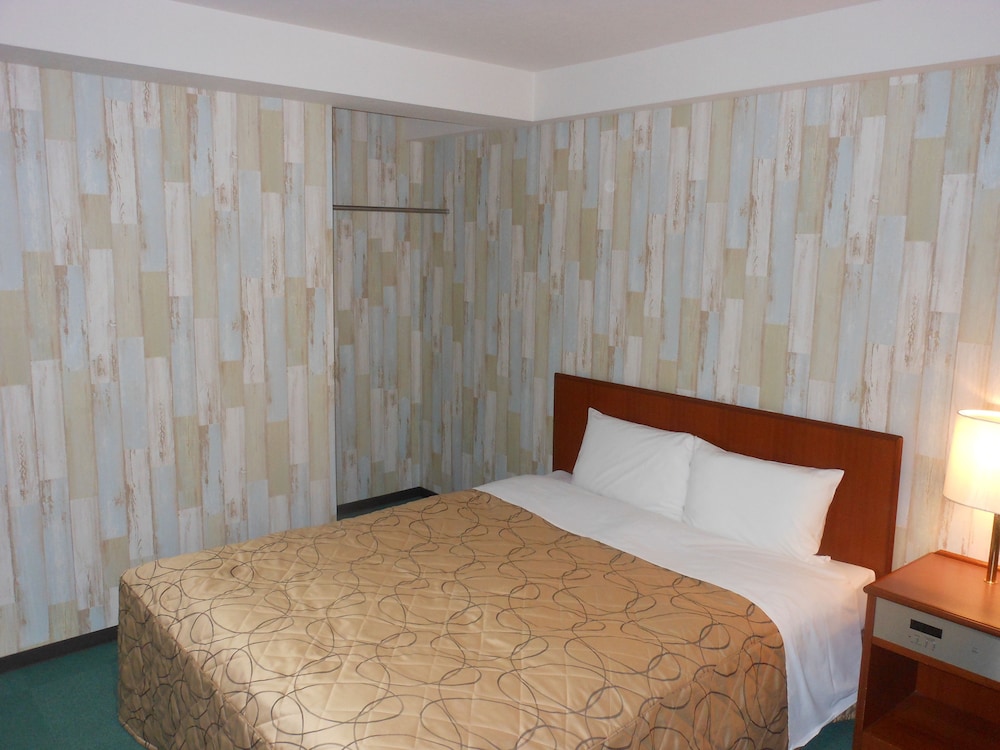 ROOM, DOUBLE BED, NO ELEVATOR