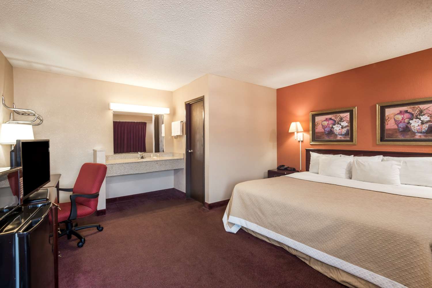 Days Inn By Wyndham Pittsburgh-Harmarville 7/16