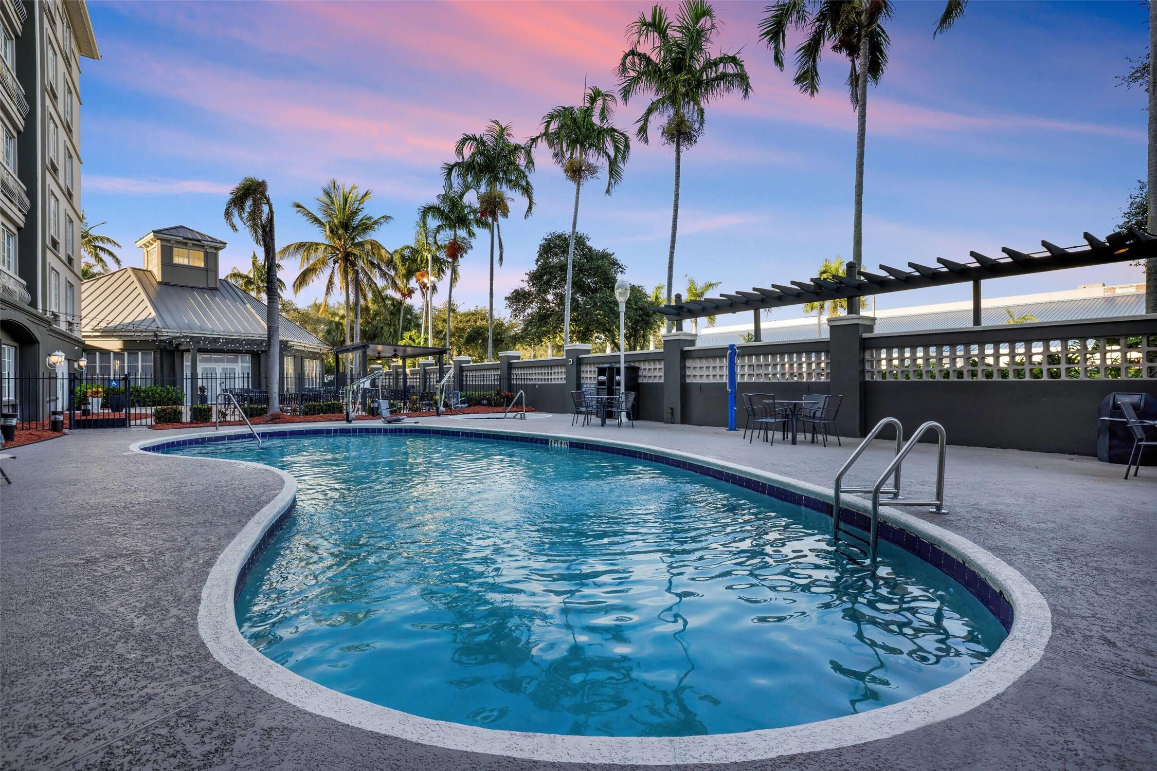 La Quinta Inn and Suites by Wyndham Miami Airport West 56/60