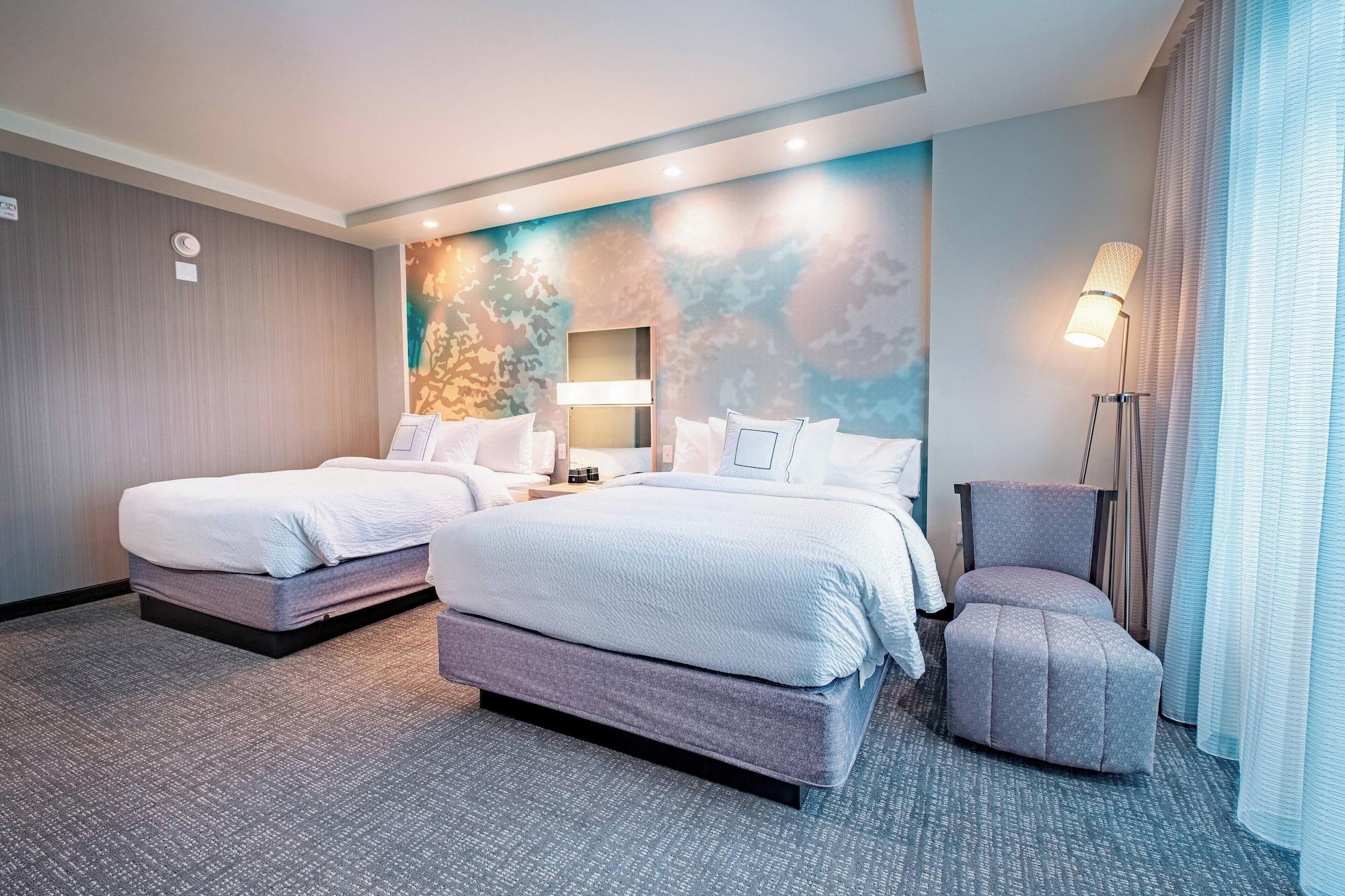suite, multiple beds