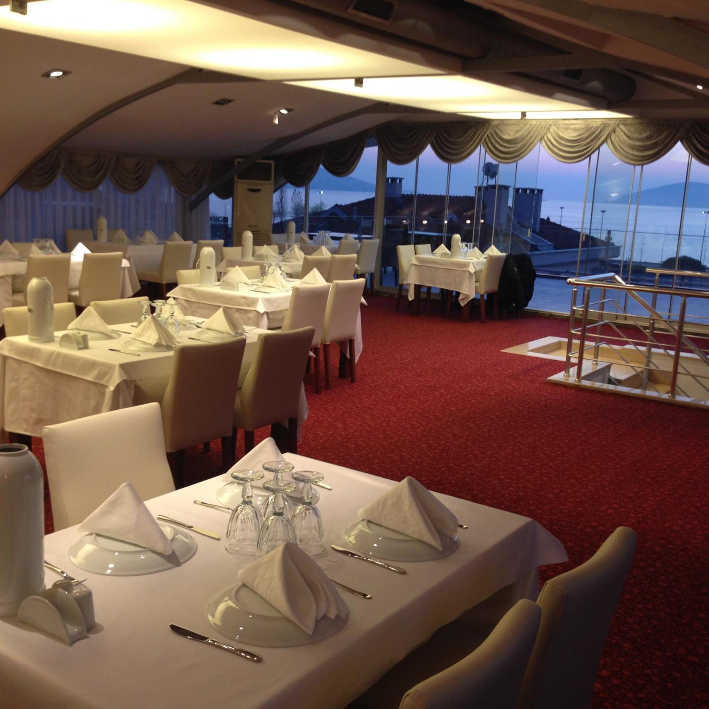 Island Hotel 30/43