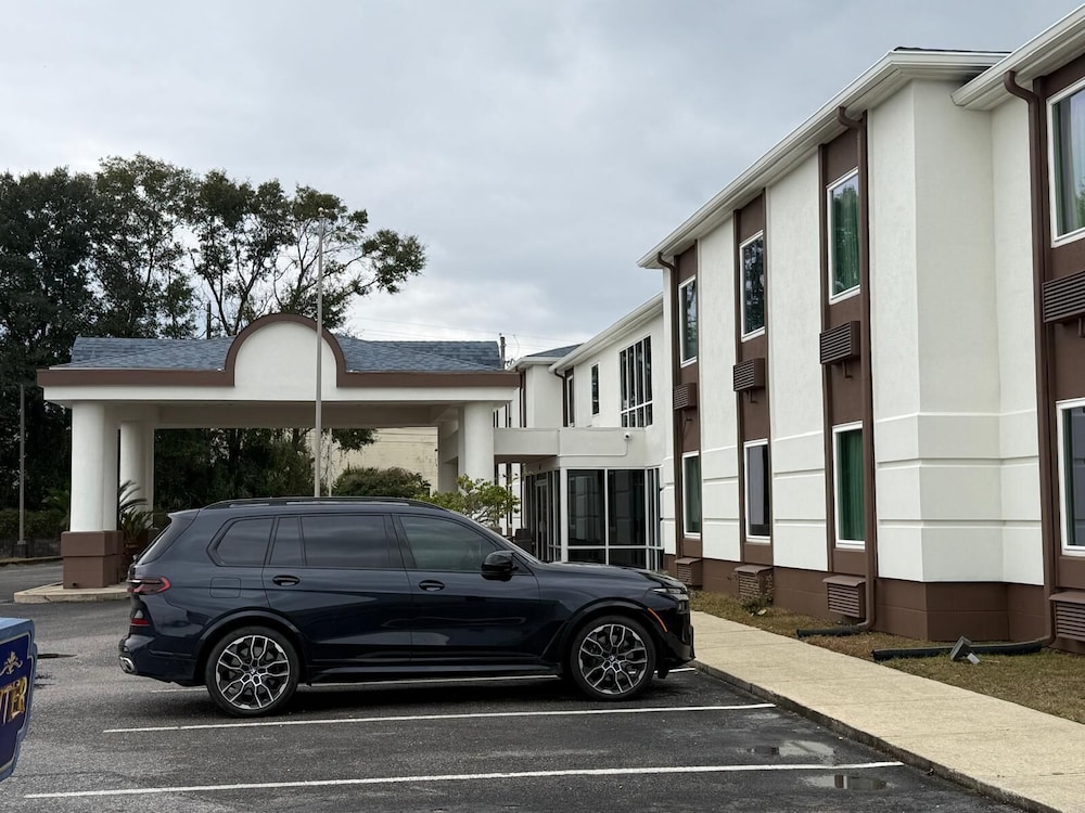 Regency Inn 47/59