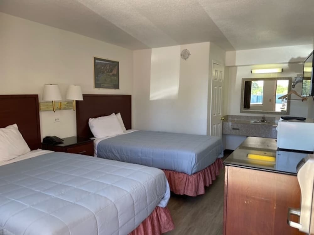 Days Inn by Wyndham Farmington NM 16/59