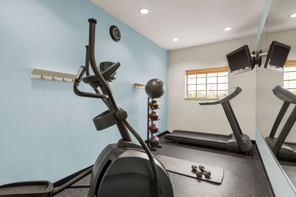 Days Inn & Suites by Wyndham Houston Hobby Airport 21/41