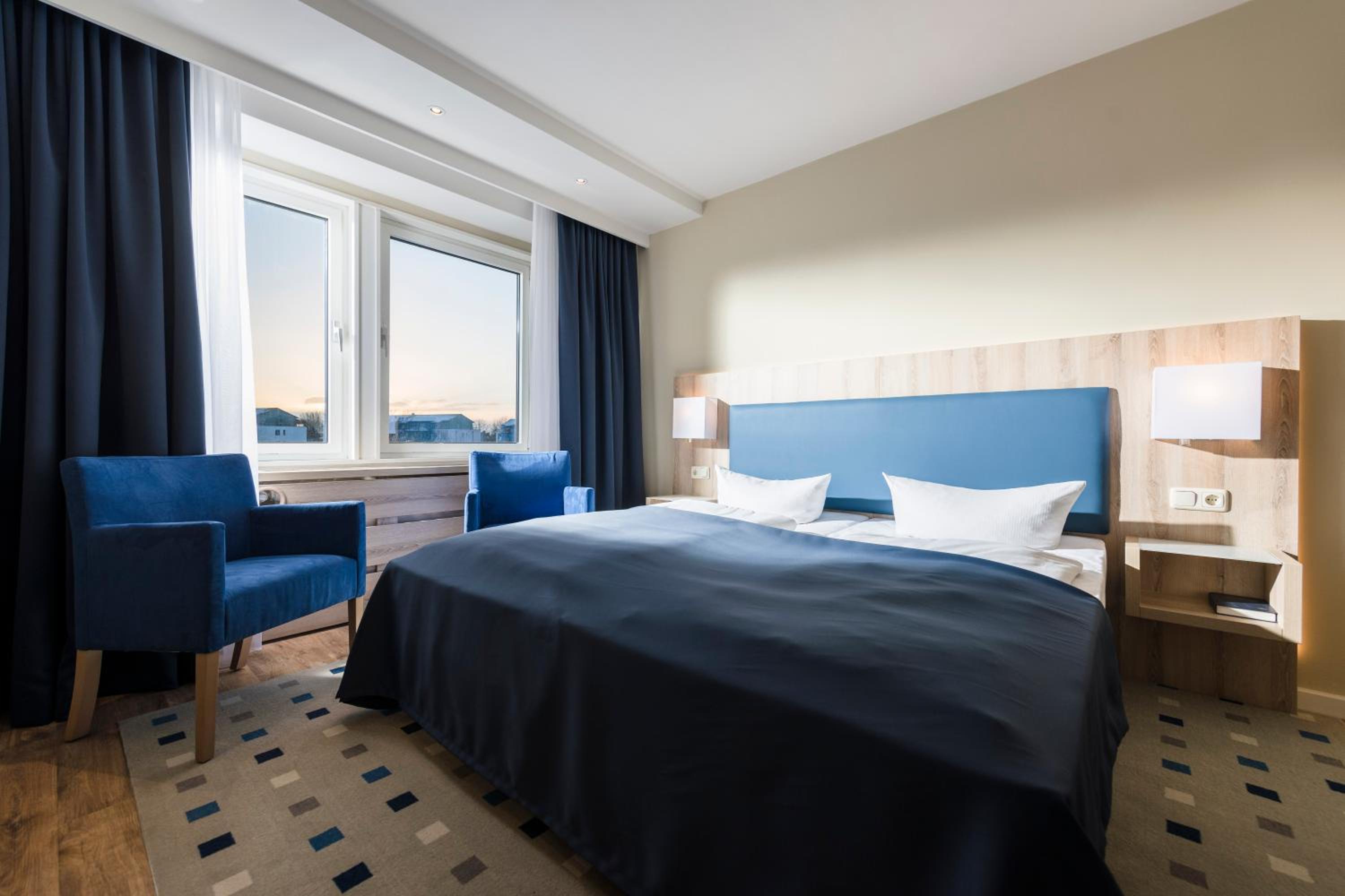 Room, Double Bed, South Side