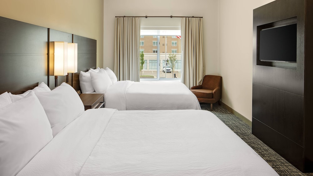 1 Bedroom, Suite, 2 Queen Beds, Sofa