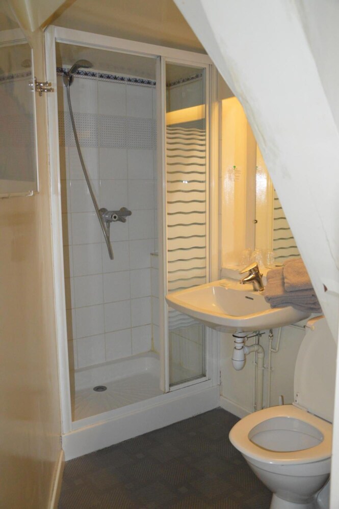 Hotel Victor Hugo 38/45