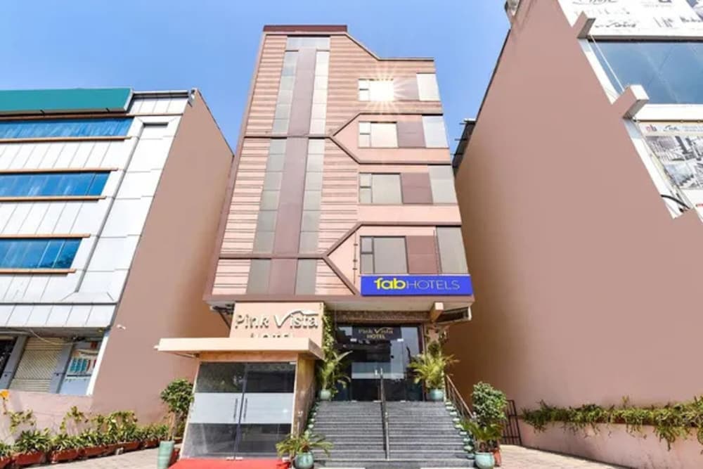 Pink Vista Hotel 4/43