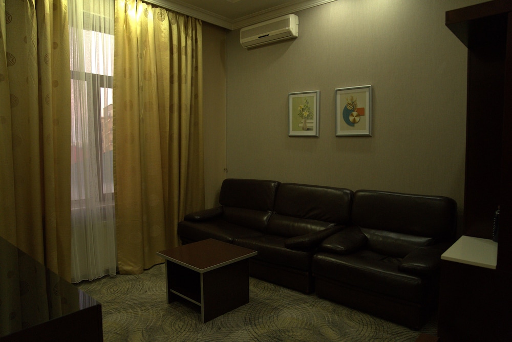 Premier Hotel 53/67