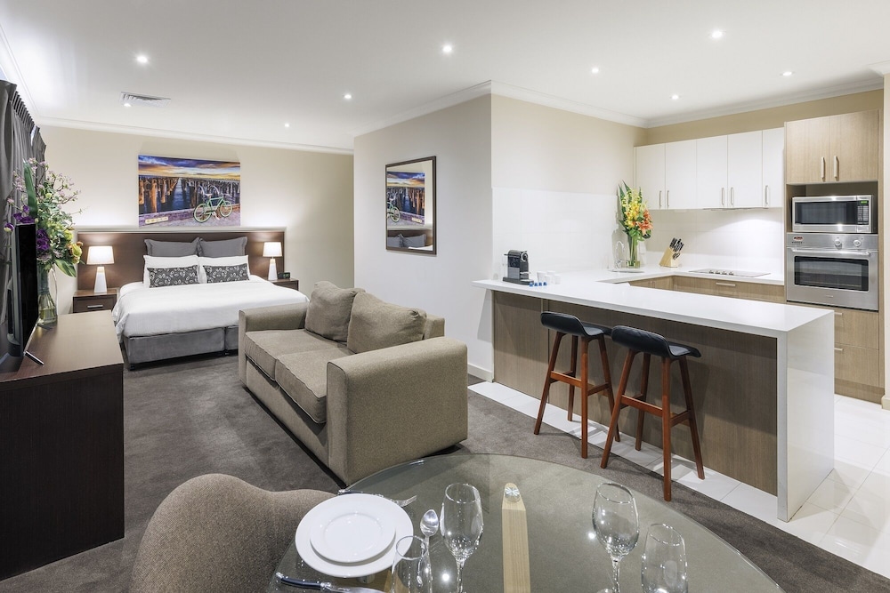 Kimberley Gardens Hotel 56/72
