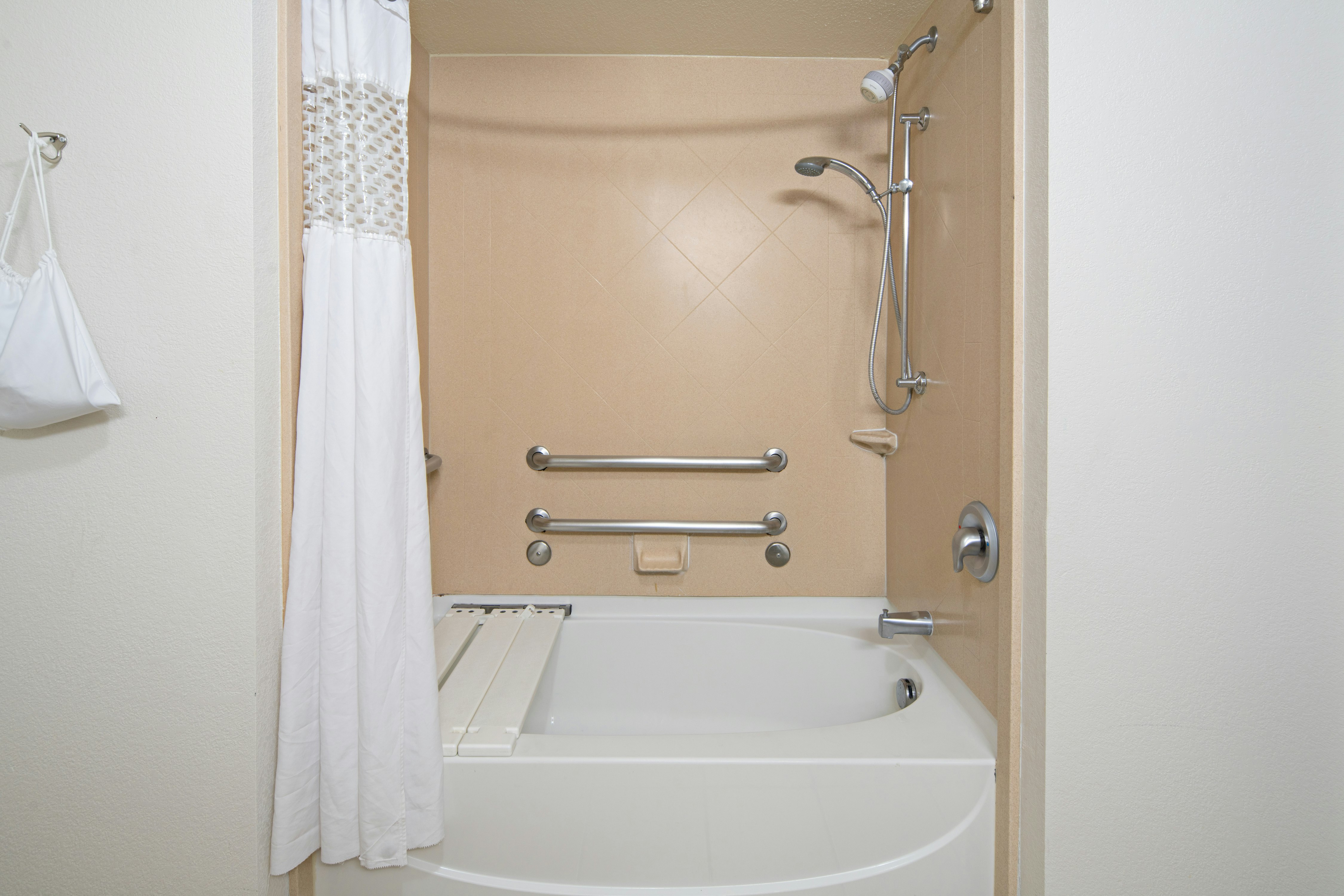 ROOM, KING BED, ACCESSIBLE