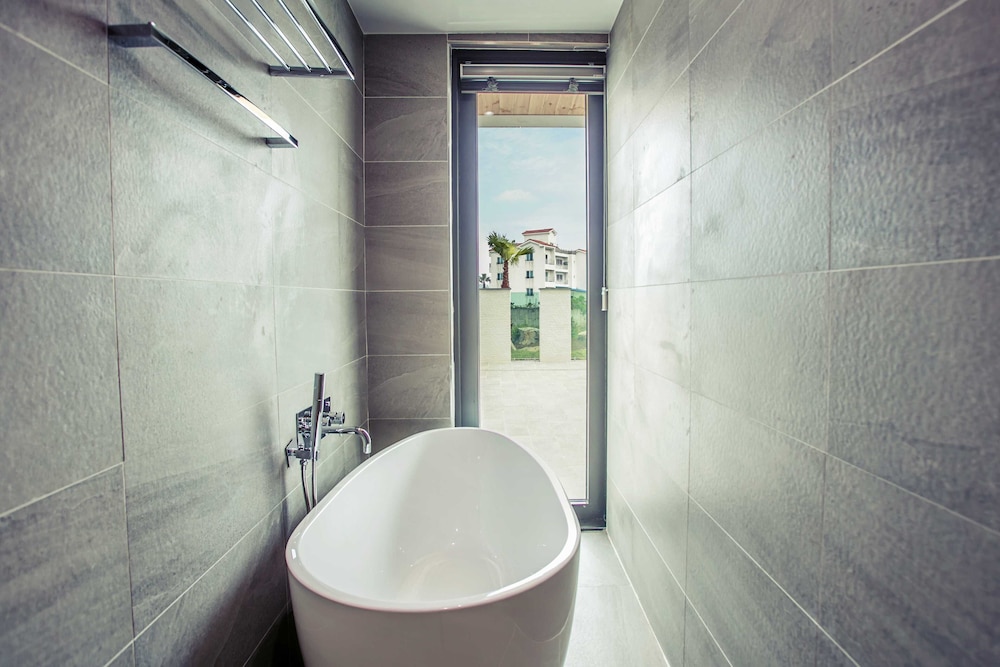 Hotel & Pool Villa Attirance 46/50