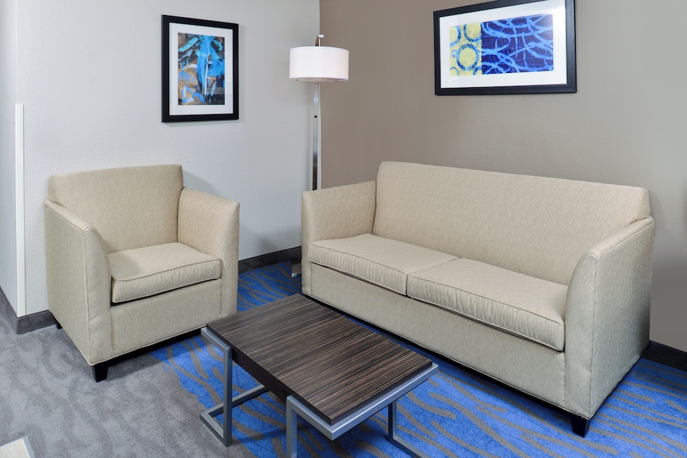 Holiday Inn Express Hotel & Suites St. Louis West-O Fallon 43/71