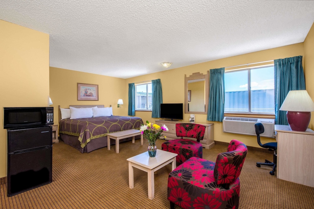 Super 8 By Wyndham Grants 30/32