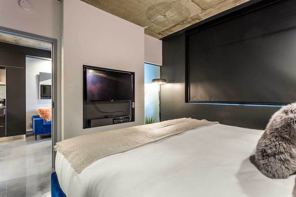 Pierce Boutique Apartments 22/73