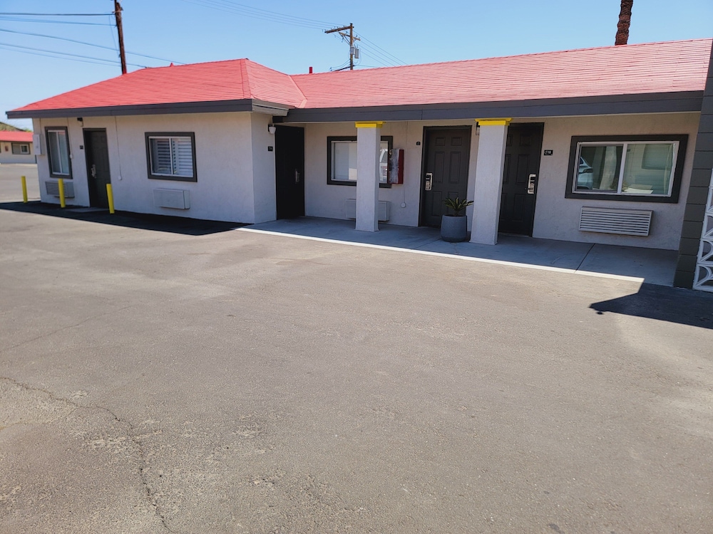 Super 8 by Wyndham El Centro North 27/29