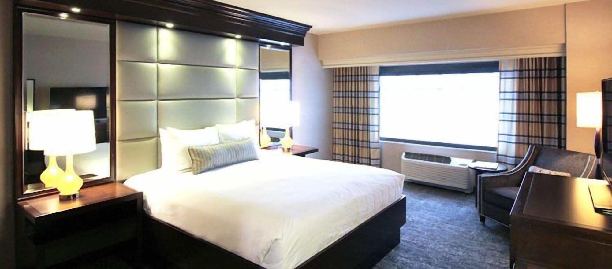 Deluxe, King Bed, South Tower