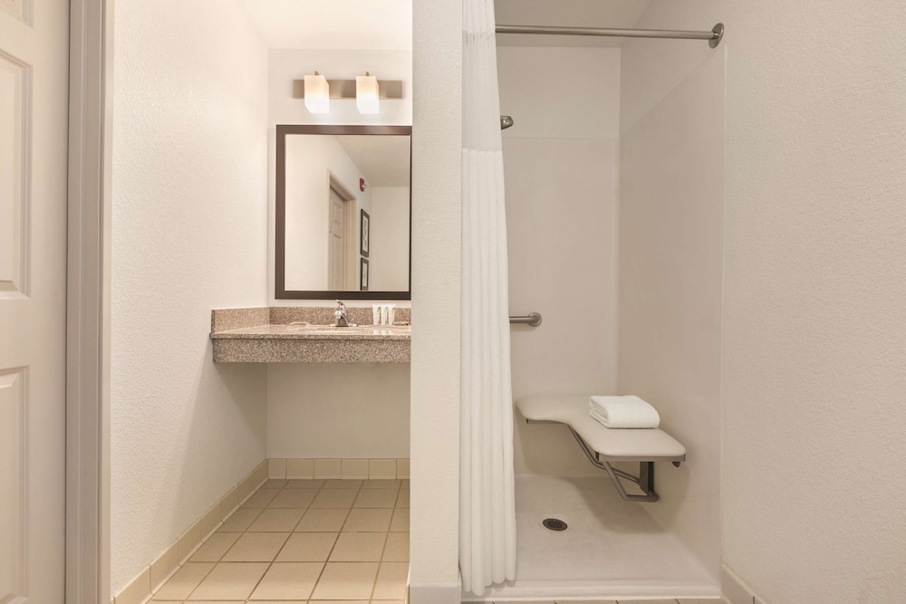 Country Inn Suites By Radisson Willmar Mn 37/39