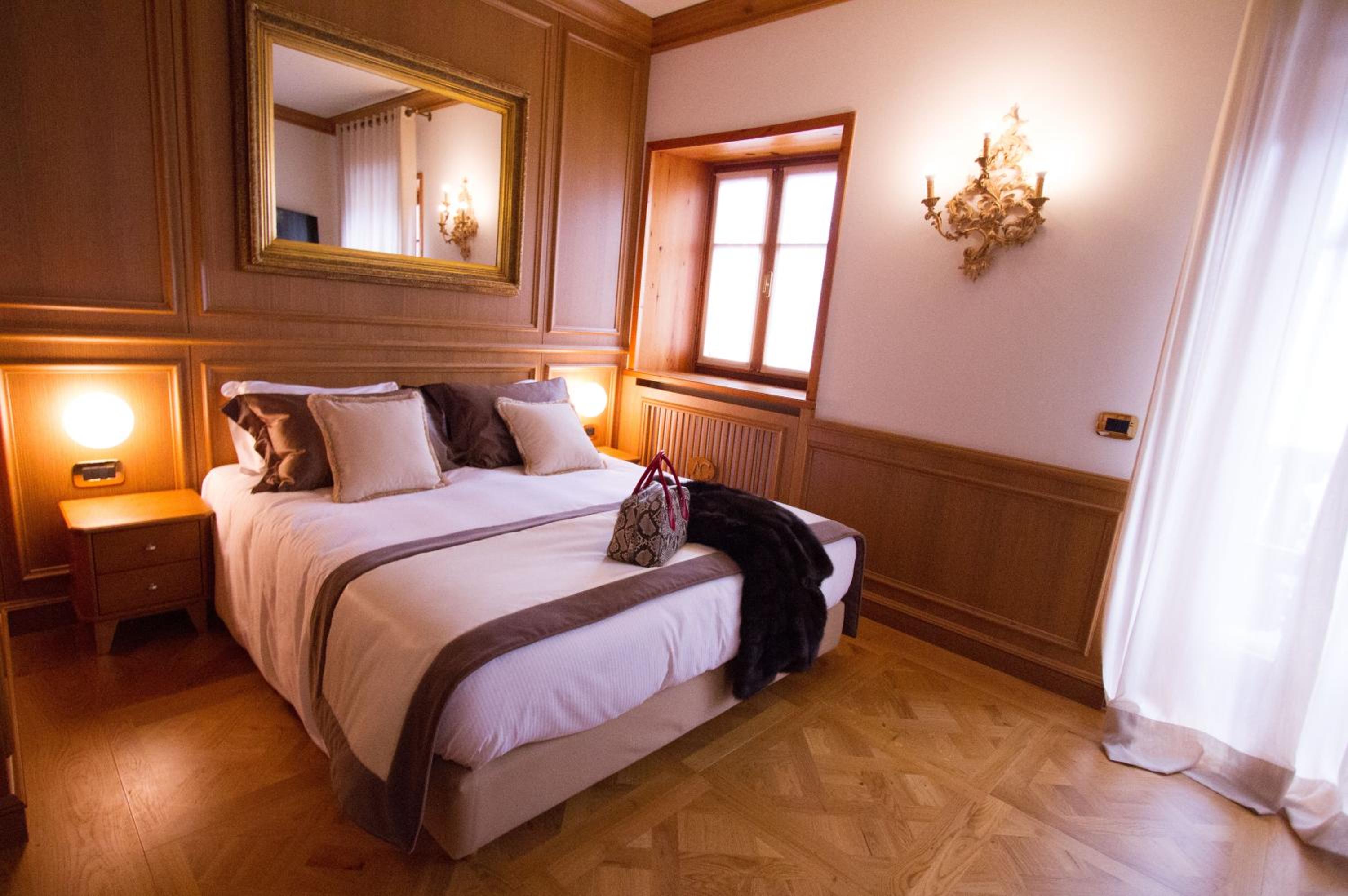 Motion, Superior, Double Bed, Ambra Cortina Luxury Fashion Boutique Hotel 3/10