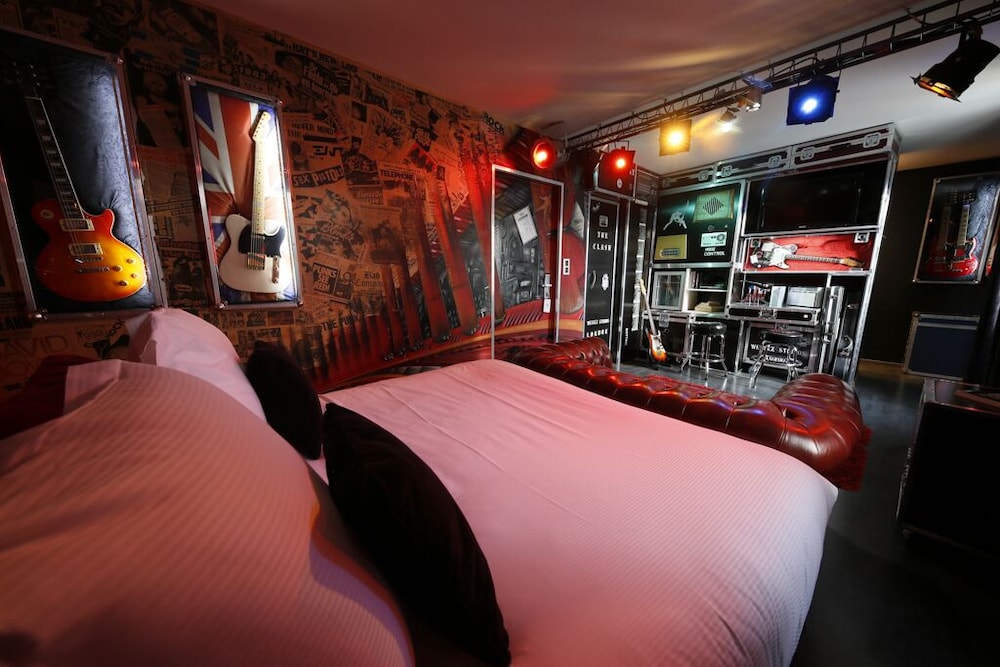 BACKSTAGE, DELUXE, DOUBLE BED