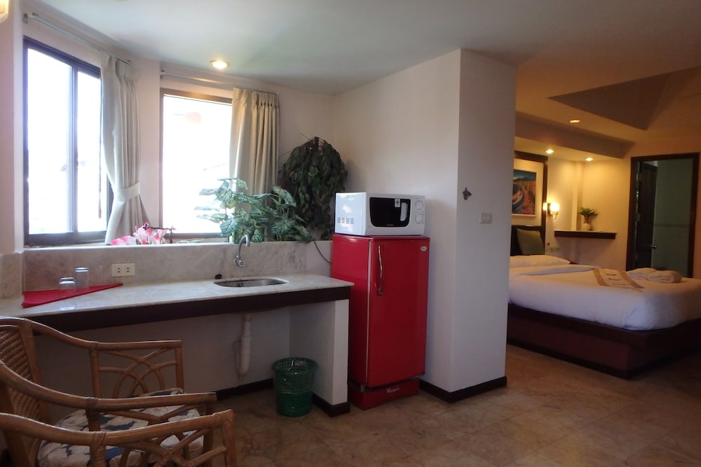 Paradise Inn 25/49