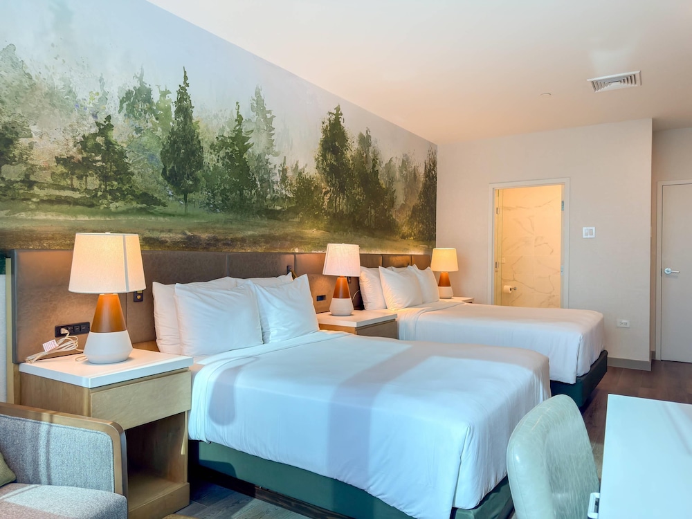 2 Bedrooms, Suite, 1 King and 2 Double Beds, Sea View, Radisson Hotel Trinidad 2/2