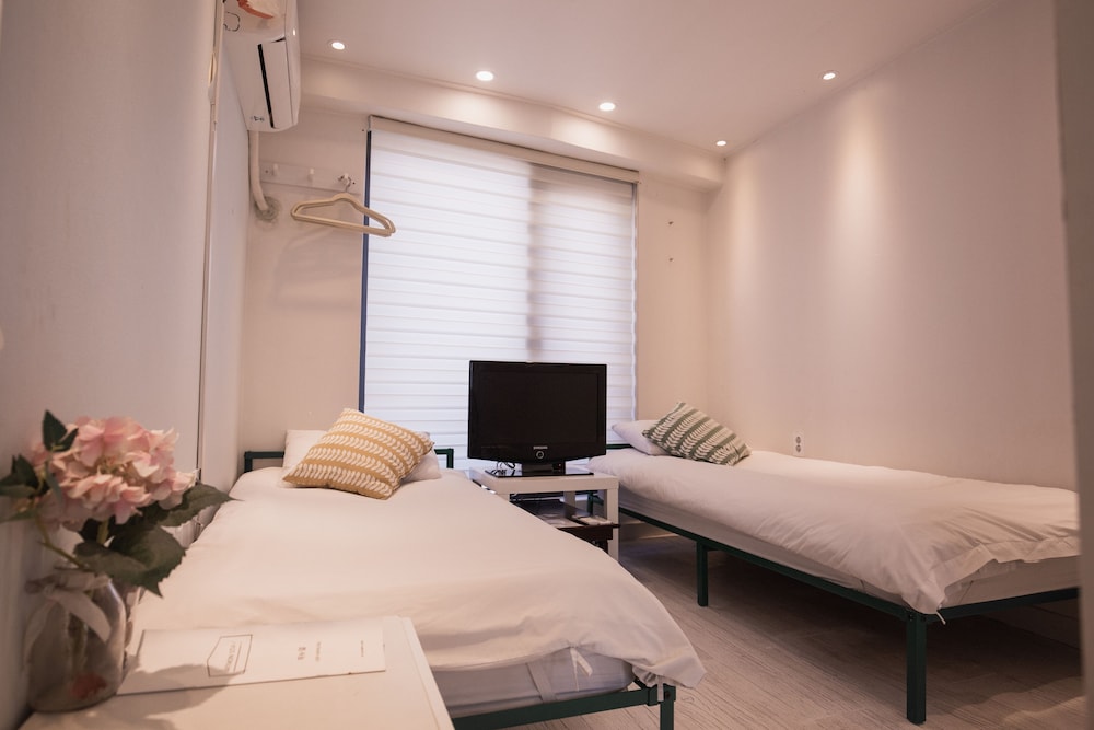 Myeongdong Artmonstay Guesthouse 25/74