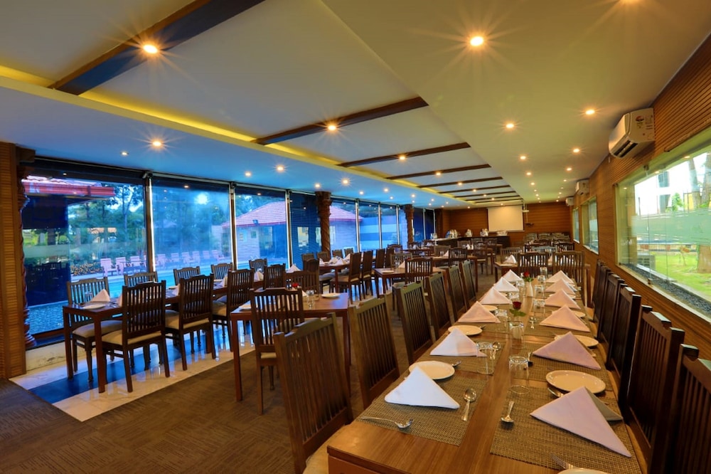 JalMahal Resort &amp; Spa 58/72
