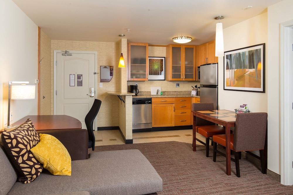 Residence Inn Springfield Old Keene Mill 31/42