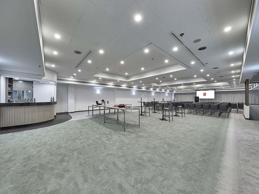IBIS PERTH 37/70