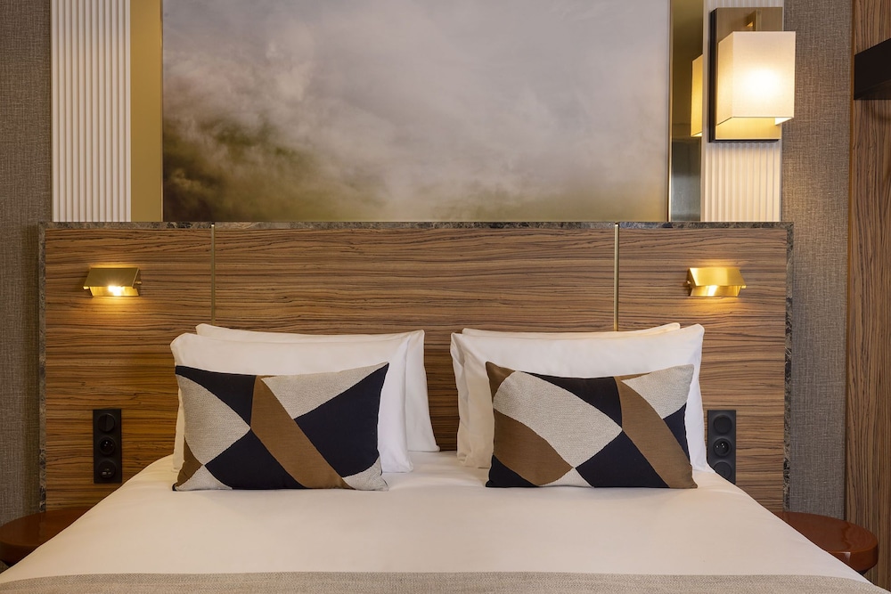 Room at Hotel Le Rocroy, PARIS
