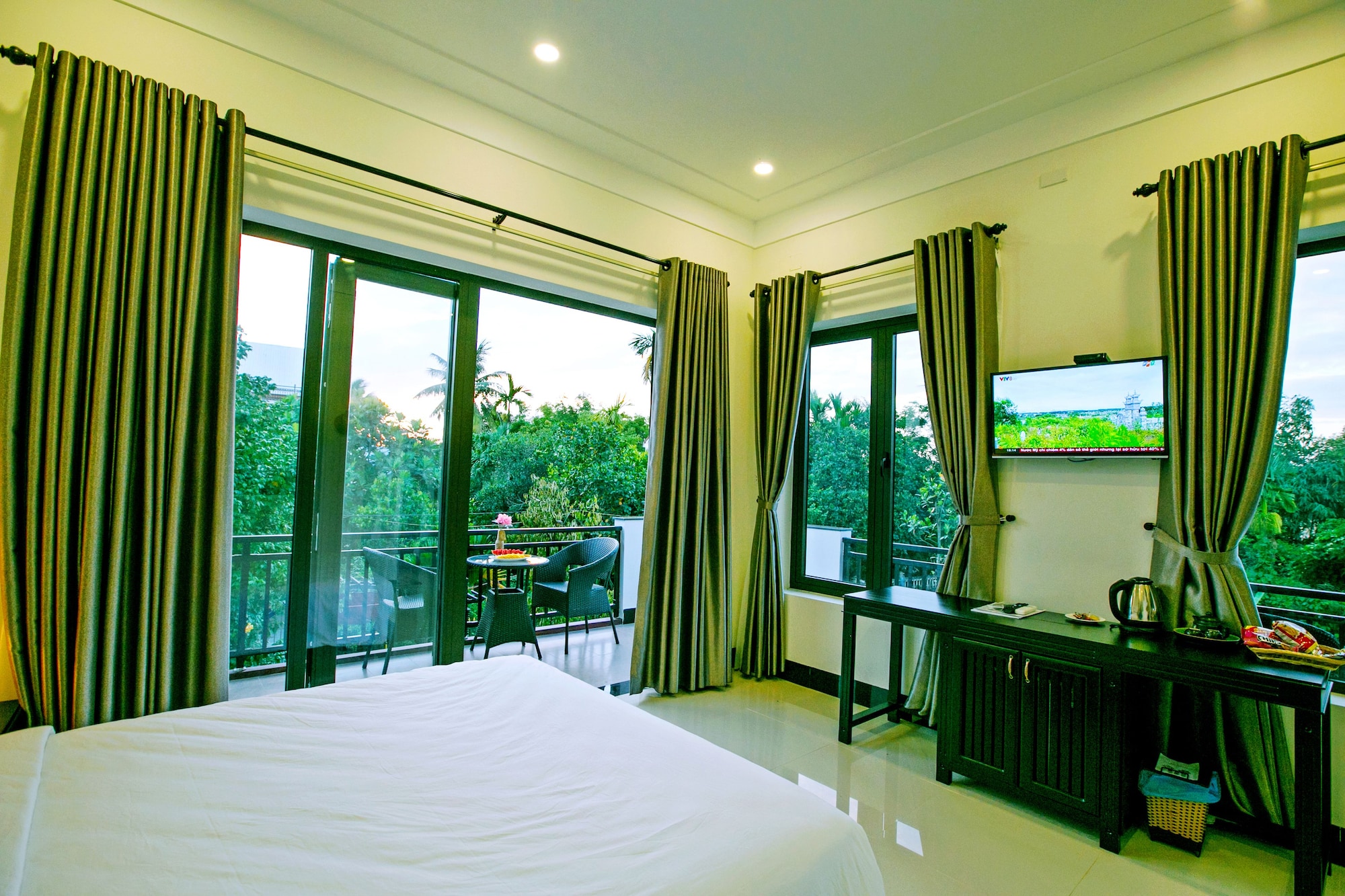 DELUXE, TWIN BEDS