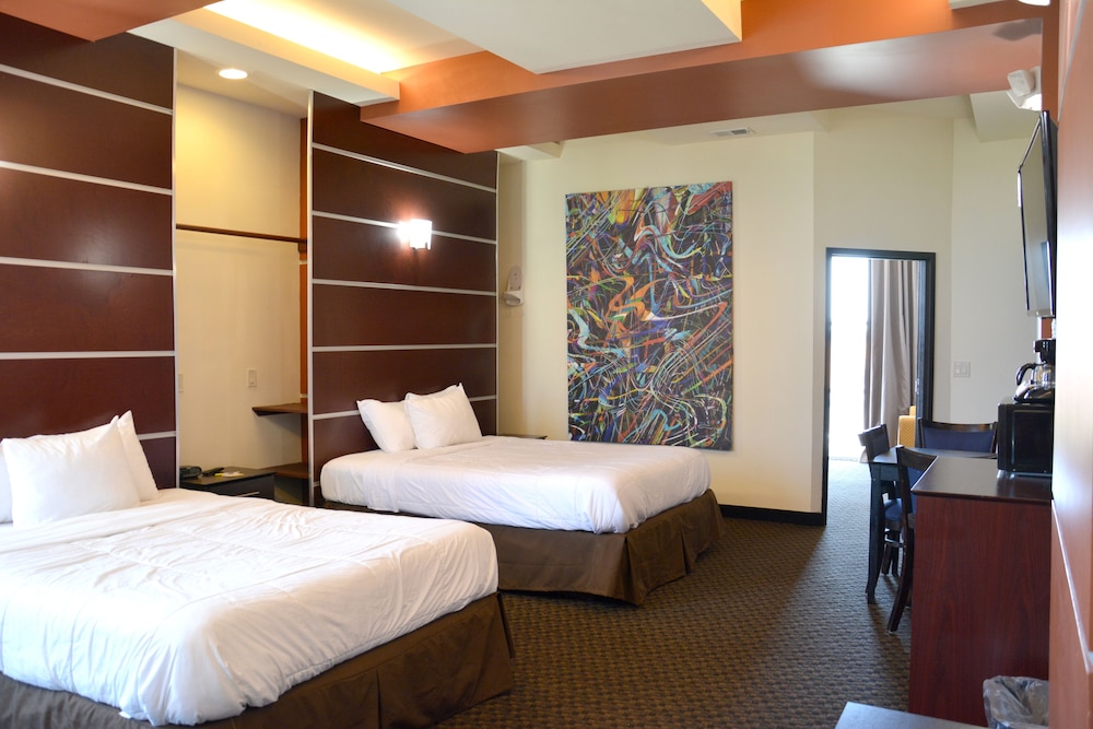 Days Inn Suites By Wyndham Milwaukee 17/40