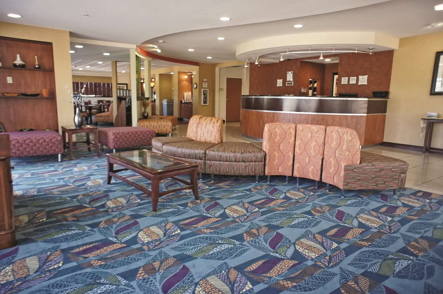 La Quinta Inn and Suites by Wyndham Edmond detail