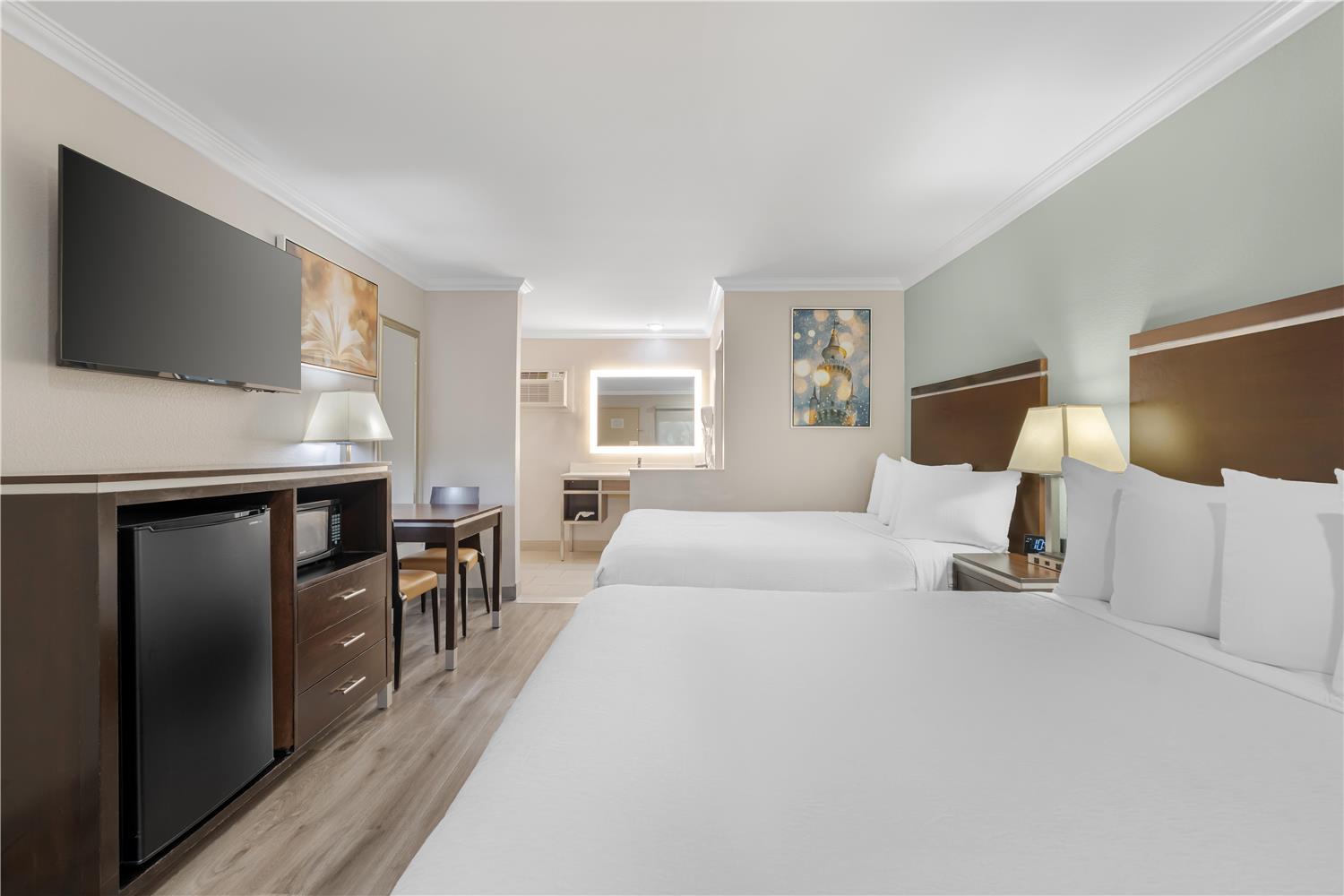 Upstairs, 2 Queen Beds