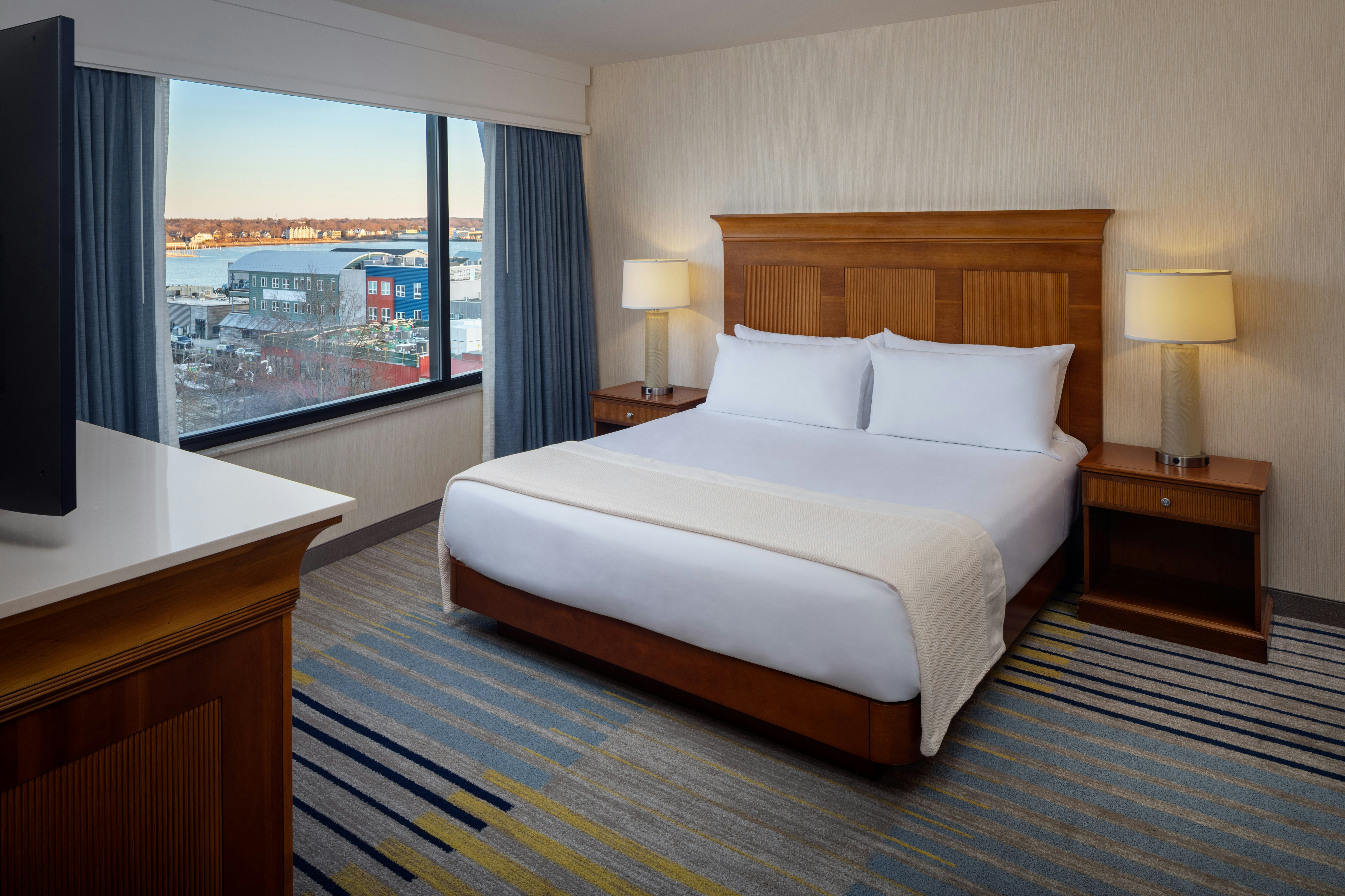 Deluxe, Suite, King Bed, Water View