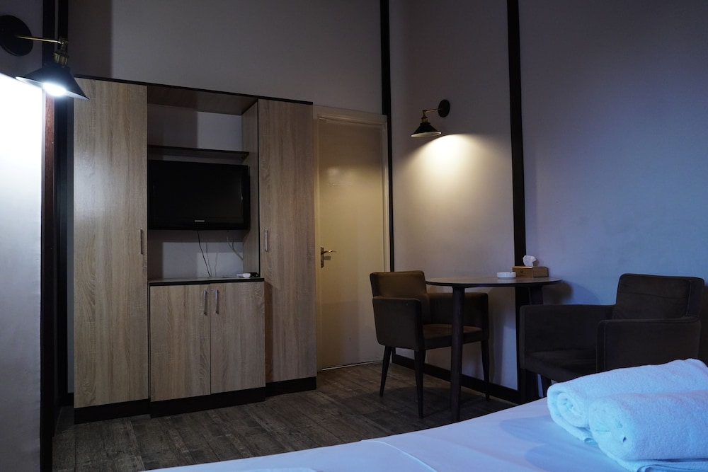 ECONOMY, DOUBLE BED