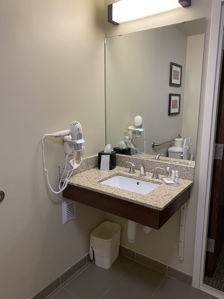 Comfort Inn & Suites Cheyenne, WY 23/41